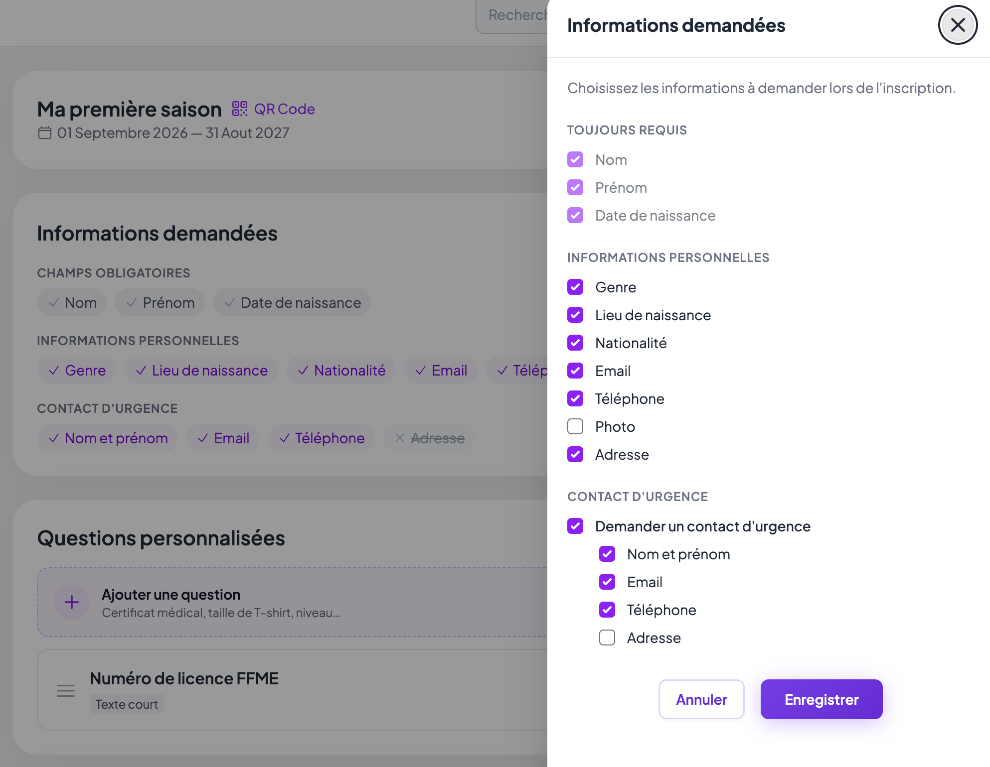 Panneau « Informations demandées » ouvert en modification : les champs toujours requis grisés, puis les cases à cocher des informations personnelles et du contact d'urgence