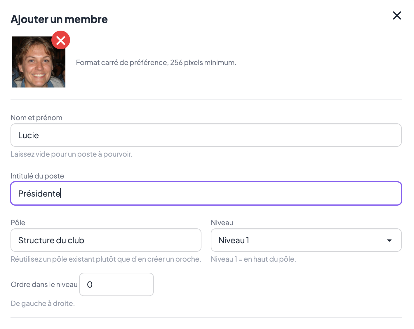 Fenêtre « Ajouter un membre » avec la photo, les champs Nom et prénom, Intitulé du poste, Pôle, Niveau et Ordre dans le niveau